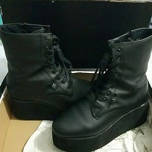 YRU Bloq Boots Black 9US